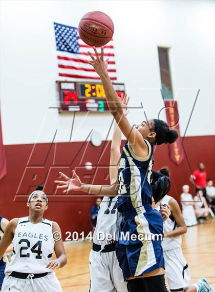 Thumbnail 3 in Oldsmar Christian vs. Alonso photogallery.