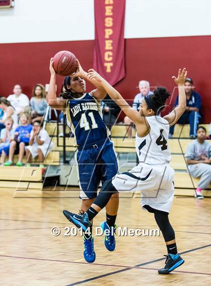 Thumbnail 3 in Oldsmar Christian vs. Alonso photogallery.