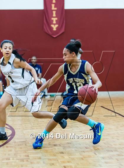 Thumbnail 3 in Oldsmar Christian vs. Alonso photogallery.