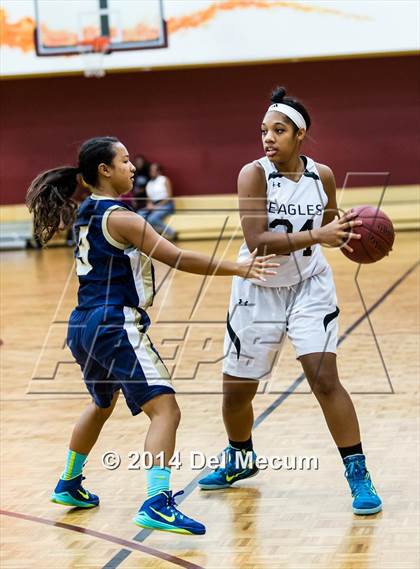 Thumbnail 3 in Oldsmar Christian vs. Alonso photogallery.