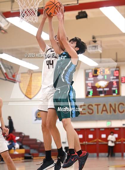 Thumbnail 3 in Irvine vs. Laguna Beach (Coast Classic) photogallery.