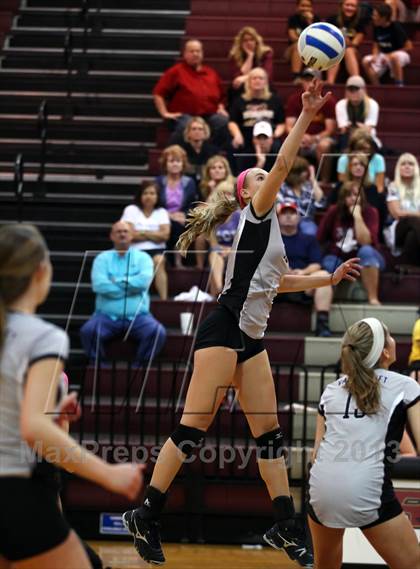 Thumbnail 1 in Vandegrift @ Rouse photogallery.
