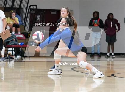 Thumbnail 2 in Klein Oak vs New Caney photogallery.