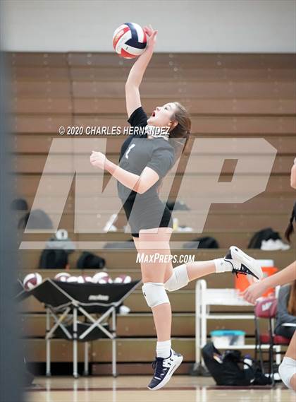 Thumbnail 2 in Klein Oak vs New Caney photogallery.