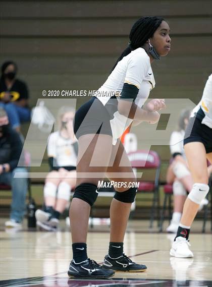 Thumbnail 3 in Klein Oak vs New Caney photogallery.