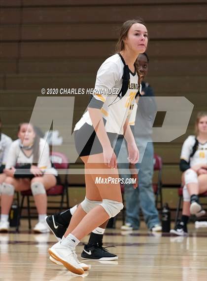 Thumbnail 3 in Klein Oak vs New Caney photogallery.