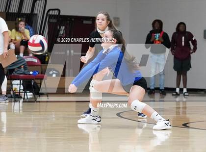 Thumbnail 1 in Klein Oak vs New Caney photogallery.