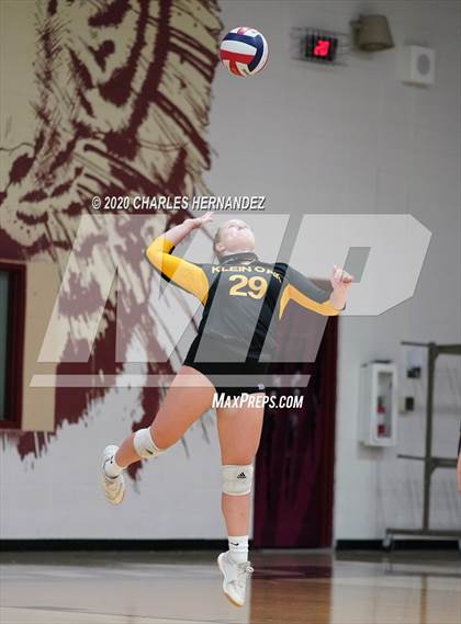 Thumbnail 2 in Klein Oak vs New Caney photogallery.
