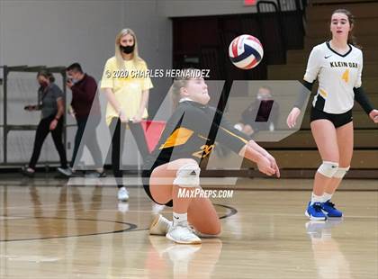 Thumbnail 1 in Klein Oak vs New Caney photogallery.