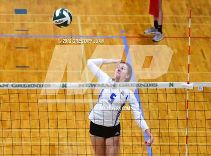 Thumbnail 2 in Mandeville vs Warren Easton (Newman Tournament) photogallery.