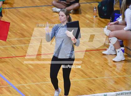 Thumbnail 2 in Mandeville vs Warren Easton (Newman Tournament) photogallery.