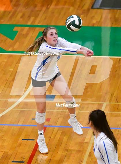 Thumbnail 3 in Mandeville vs Warren Easton (Newman Tournament) photogallery.