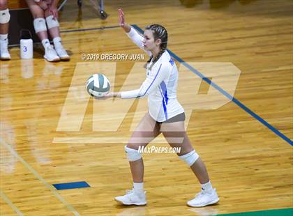 Thumbnail 1 in Mandeville vs Warren Easton (Newman Tournament) photogallery.