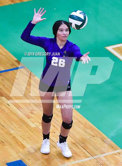 Thumbnail 2 in Mandeville vs Warren Easton (Newman Tournament) photogallery.