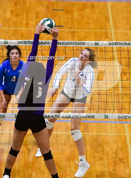 Thumbnail 1 in Mandeville vs Warren Easton (Newman Tournament) photogallery.