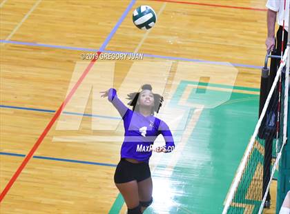 Thumbnail 3 in Mandeville vs Warren Easton (Newman Tournament) photogallery.