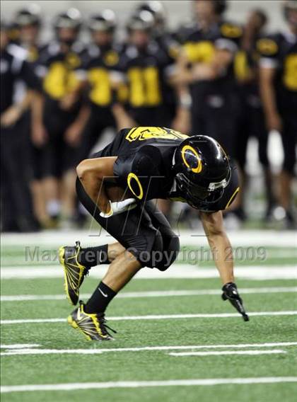 Thumbnail 3 in Klein Oak vs. Notre Dame (Kirk Herbstreit Varsity Football Series) photogallery.