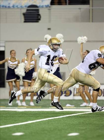 Thumbnail 2 in Klein Oak vs. Notre Dame (Kirk Herbstreit Varsity Football Series) photogallery.