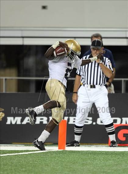 Thumbnail 1 in Klein Oak vs. Notre Dame (Kirk Herbstreit Varsity Football Series) photogallery.