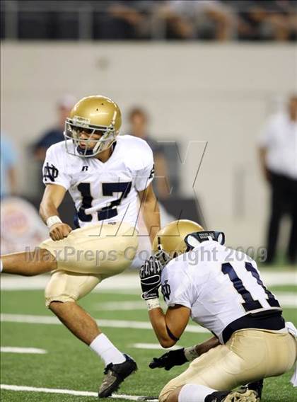 Thumbnail 2 in Klein Oak vs. Notre Dame (Kirk Herbstreit Varsity Football Series) photogallery.