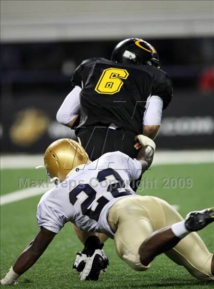 Thumbnail 3 in Klein Oak vs. Notre Dame (Kirk Herbstreit Varsity Football Series) photogallery.