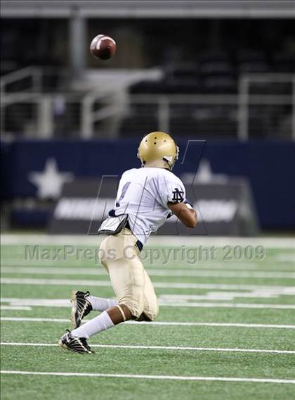 Thumbnail 2 in Klein Oak vs. Notre Dame (Kirk Herbstreit Varsity Football Series) photogallery.