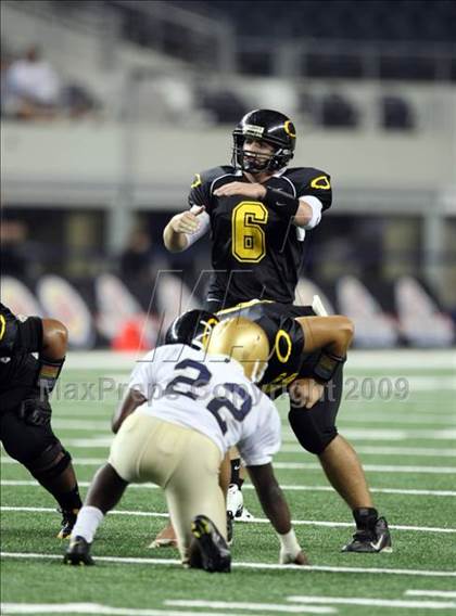 Thumbnail 1 in Klein Oak vs. Notre Dame (Kirk Herbstreit Varsity Football Series) photogallery.