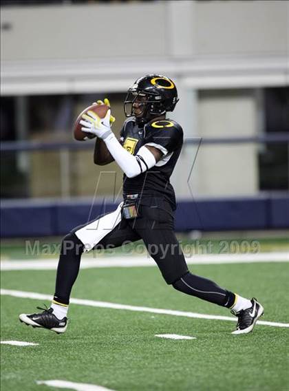 Thumbnail 1 in Klein Oak vs. Notre Dame (Kirk Herbstreit Varsity Football Series) photogallery.