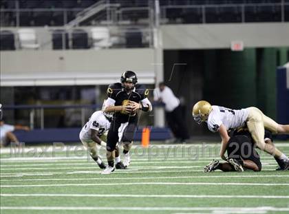 Thumbnail 2 in Klein Oak vs. Notre Dame (Kirk Herbstreit Varsity Football Series) photogallery.