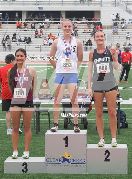 Thumbnail 2 in UIL 6A Track Region III Final (Medal Ceremony) photogallery.