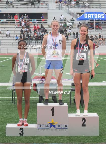 Thumbnail 3 in UIL 6A Track Region III Final (Medal Ceremony) photogallery.