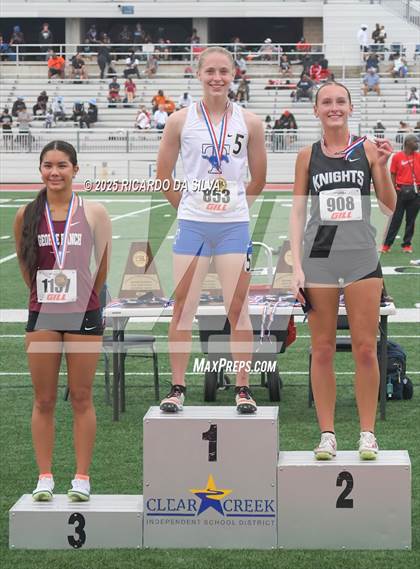 Thumbnail 2 in UIL 6A Track Region III Final (Medal Ceremony) photogallery.