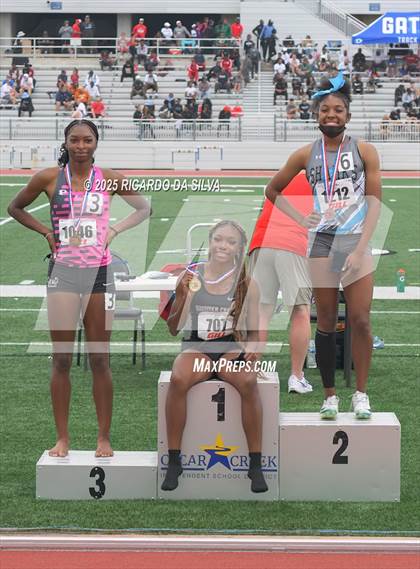 Thumbnail 3 in UIL 6A Track Region III Final (Medal Ceremony) photogallery.