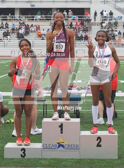 Thumbnail 1 in UIL 6A Track Region III Final (Medal Ceremony) photogallery.