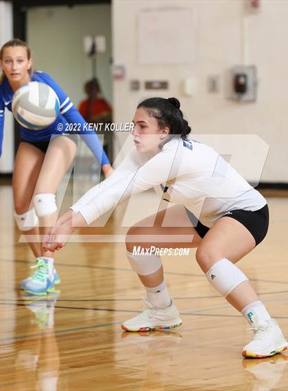 Thumbnail 1 in Utica Eisenhower @ Sterling Heights Stevenson photogallery.