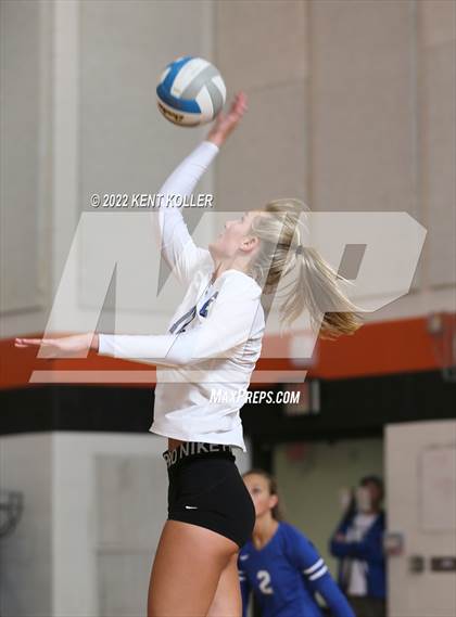 Thumbnail 3 in Utica Eisenhower @ Sterling Heights Stevenson photogallery.