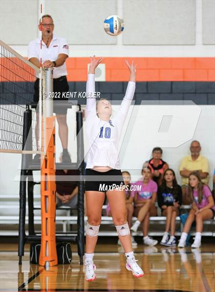 Thumbnail 3 in Utica Eisenhower @ Sterling Heights Stevenson photogallery.