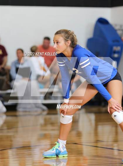 Thumbnail 1 in Utica Eisenhower @ Sterling Heights Stevenson photogallery.