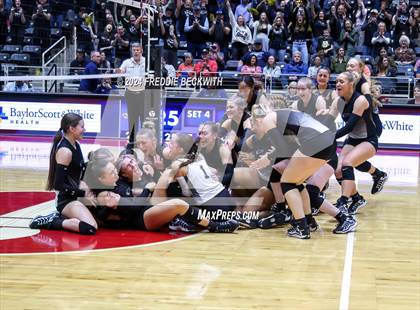 Thumbnail 2 in Goliad vs. Bushland (UIL 3A Volleyball Division I Final) photogallery.