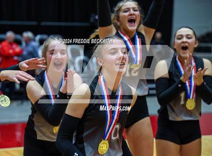 Thumbnail 2 in Goliad vs. Bushland (UIL 3A Volleyball Division I Final) photogallery.
