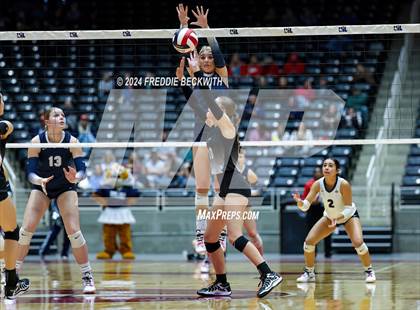 Thumbnail 3 in Goliad vs. Bushland (UIL 3A Volleyball Division I Final) photogallery.