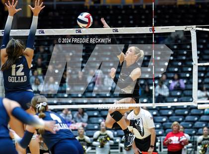 Thumbnail 3 in Goliad vs. Bushland (UIL 3A Volleyball Division I Final) photogallery.