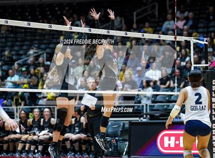 Thumbnail 3 in Goliad vs. Bushland (UIL 3A Volleyball Division I Final) photogallery.