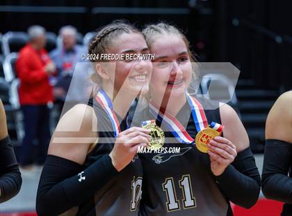 Thumbnail 1 in Goliad vs. Bushland (UIL 3A Volleyball Division I Final) photogallery.