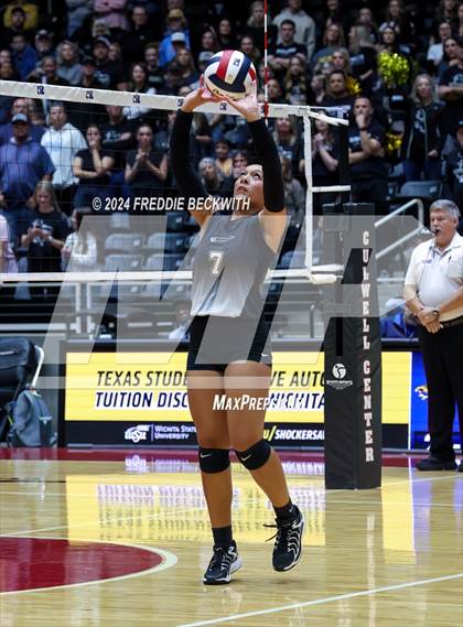 Thumbnail 3 in Goliad vs. Bushland (UIL 3A Volleyball Division I Final) photogallery.