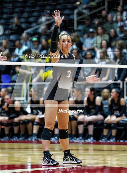 Thumbnail 2 in Goliad vs. Bushland (UIL 3A Volleyball Division I Final) photogallery.