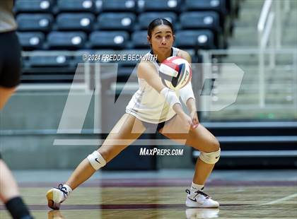 Thumbnail 2 in Goliad vs. Bushland (UIL 3A Volleyball Division I Final) photogallery.