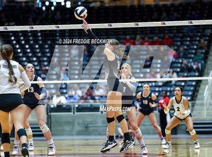 Thumbnail 1 in Goliad vs. Bushland (UIL 3A Volleyball Division I Final) photogallery.