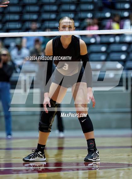 Thumbnail 3 in Goliad vs. Bushland (UIL 3A Volleyball Division I Final) photogallery.