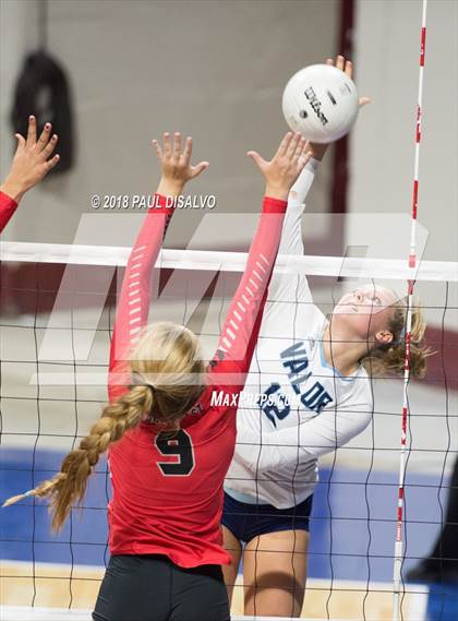 Thumbnail 1 in Eaglecrest vs. Valor Christian (CHSAA 5A Semi-Final) photogallery.